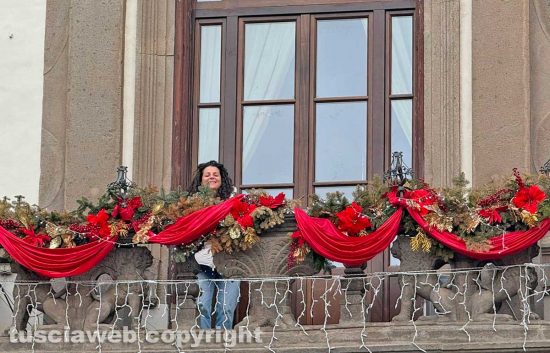 Viterbo il primo gennaio - La sindaca Chiara Frontini dal balcone del palazzo del podestà
