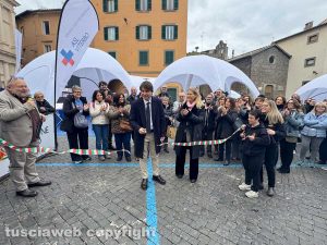 Viterbo - Piazza del Teatro - Stati generali della salute - Egisto Bianconi taglia il nastro