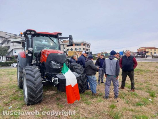 Orte - La protesta degli agricoltori al casello