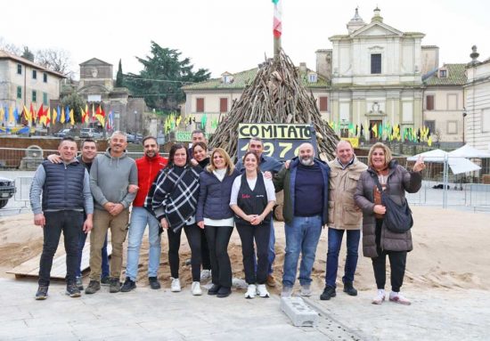 Monte Romano ha acceso il primo focarone - Il Comitato 1976
