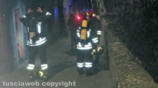 Viterbo - Incendio in via delle Caprarecce