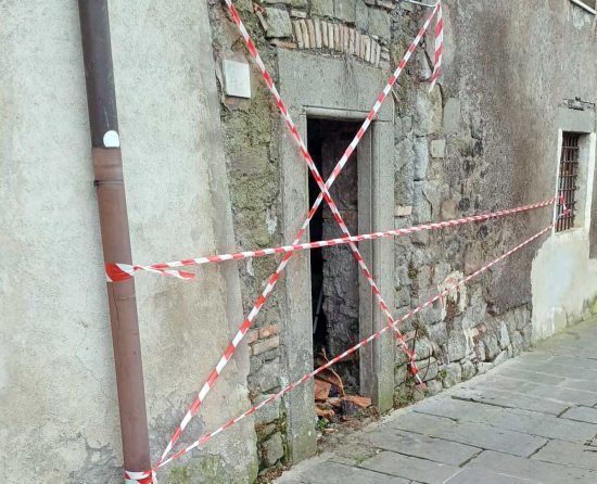Viterbo - Il locale andato a fuoco a via delle Caprarecce