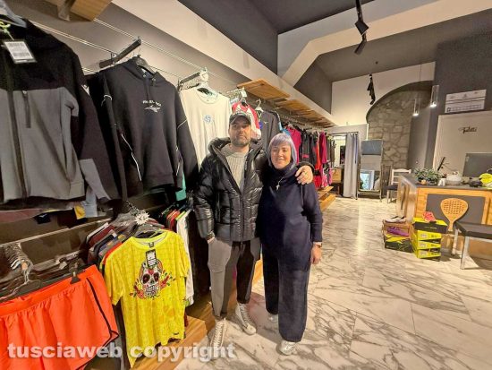 Viterbo - Chiusura del Padel Planet - La proprietaria Manuela Palumbo e suo figlio Alessandro Pecci