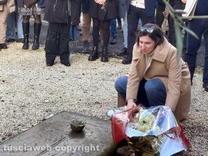 Sutri - Ricordo di David Sassoli - Elly Schlein porta i fiori sulla tomba