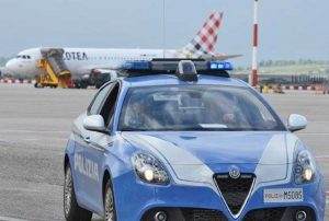 La polizia in aeroporto