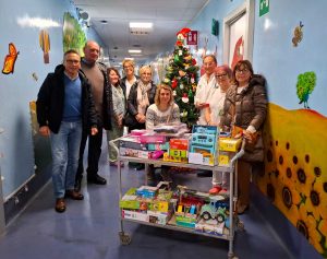 Viterbo - L'arciconfraternita Maria Ss. delle Grazie di Capranica dona giocattoli all'ospedale Santa Rosa