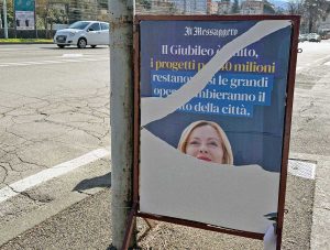 Viterbo - Imbrattati e strappati i manifesti di Fratelli d'Italia