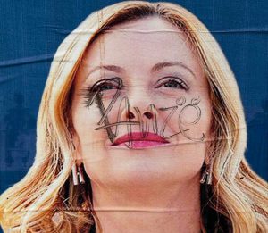 Viterbo - Imbrattati e strappati i manifesti di Fratelli d'Italia