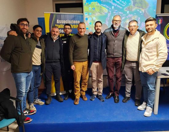 Massimo Cumbo con i colleghi viterbesi del Futsal