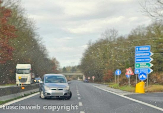 Bomarzo - Auto contromano in Superstrada