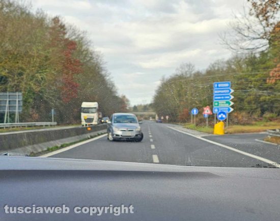 Bomarzo - Auto contromano in Superstrada