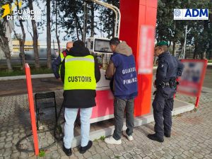 Viterbo - Guardia di finanza - Sigilli a due distributori di carburante