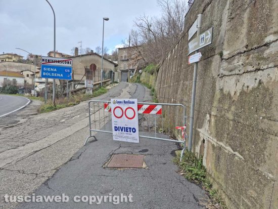 Montefiascone - Frana sulla strada, chiusa via Gevi