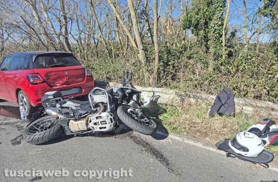 Montefiascone - Scontro tra due auto e una moto sulla Verentana
