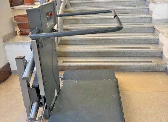 Montefiascone - Le piattaforme per gli alunni diversamente abili installe nella scuola Golfarelli
