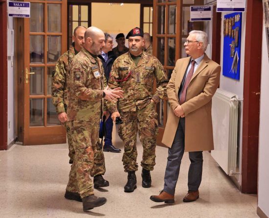 Il prefetto Sergio Pomponio in visita alla scuola sottufficiali dell'esercito