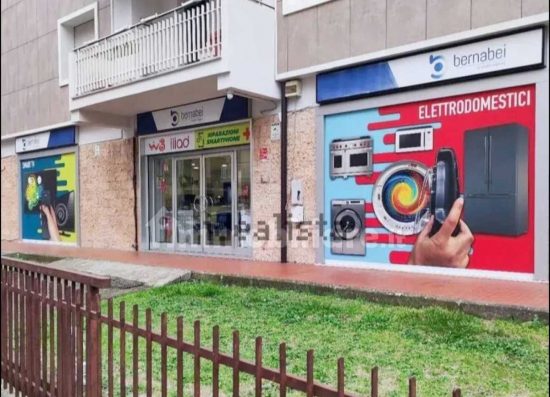 Il negozio di telefonia Bernabei