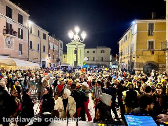 Carnevale - Civita Castellana - La festa in piazza Matteotti