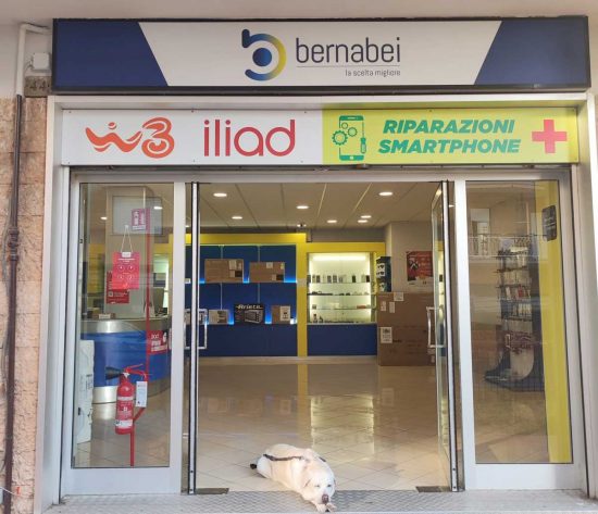 Il negozio di telefonia Bernabei