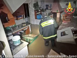 Civitavecchia, bomba d’acqua nella notte - I vigili del fuoco in azione