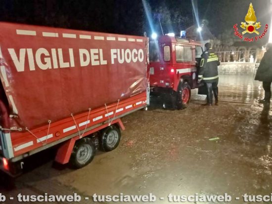 Civitavecchia, bomba d’acqua nella notte - I vigili del fuoco in azione