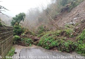 Ronciglione - Ampia frana su via delle Cartiere