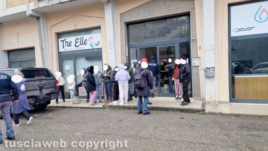 Incendio in appartamento sulla Cassia Sud - Le famiglie evacuate