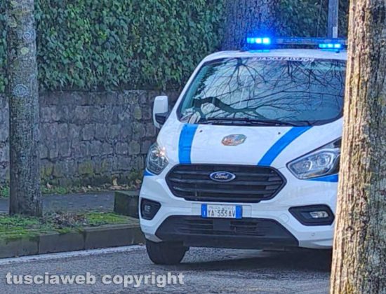 Viterbo - Tamponamento su viale Trieste - Un mezzo della polizia locale