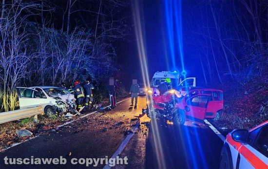 Ronciglione - Grave incidente Grave incidente su strada Valle di Vico, tre feriti