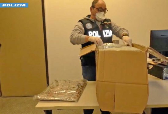 Viterbo - Polizia - Asciugamani e lenzuola imbevuti di cocaina ed eroina