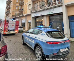 Incendio in appartamento sulla Cassia Sud - L'intervento dei vigili del fuoco e polizia di stato