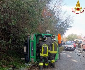 Furgone si ribalta sulla Sp3a ad Allumiere