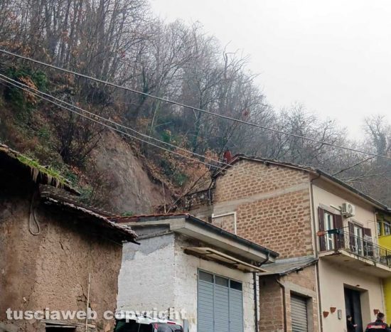 Canepina - Crollo costone di roccia di località Madonna delle Grazie
