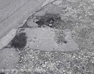 Viterbo - L'asfalto in via Ricci