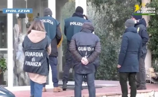 Circonvenzione di incapace e autoriciclaggio, i sigilli di polizia e guardia di finanza