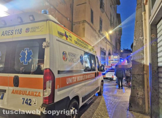 Viterbo - Esplosione in pieno centro di una bomba carta