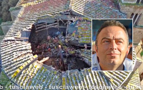 Capranica - Crollo del tetto del duomo - Nel riquadro il sindaco Pietro Nocchi