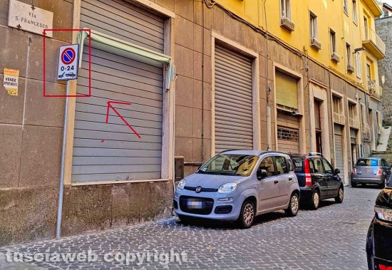 Viterbo - Parcheggi selvaggi in centro storico