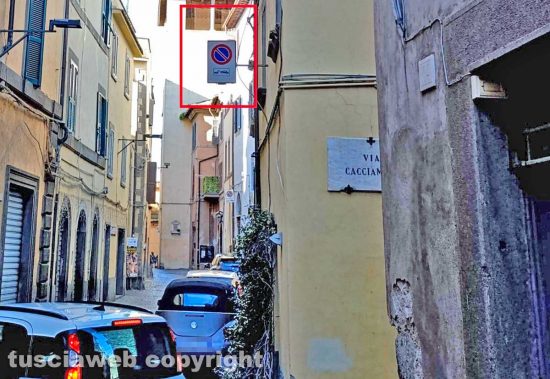 Viterbo - Parcheggi selvaggi in centro storico