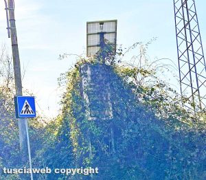 Viterbo - Il dispositivo che segnala agli automobilisti la velocità sulla Cimina