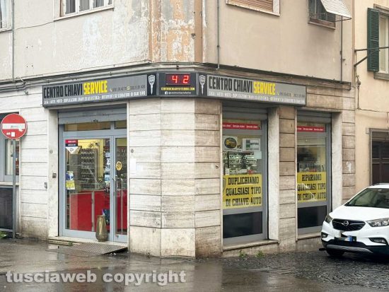 Viterbo - Il Centro chiavi di piazza della Rocca lascia il centro storico 
