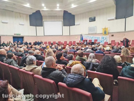 Civitavecchia - Assemblea pubblica alla "Pucci"