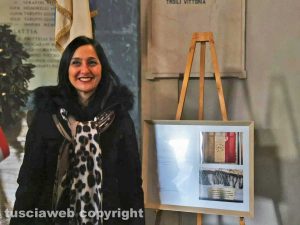 Bagnaia - Esposizione della foto delle bandiera della prima Guerra Mondiale - L’assessora Katia Scardozzi