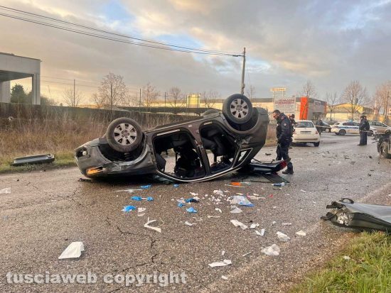 Viterbo - Scontro tra tre auto sulla Teverina