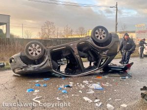 Viterbo - Scontro tra tre auto sulla Teverina