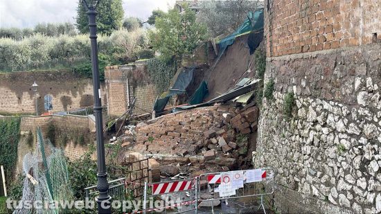 Bassano in Teverina, crolla un muro in via Belvedere