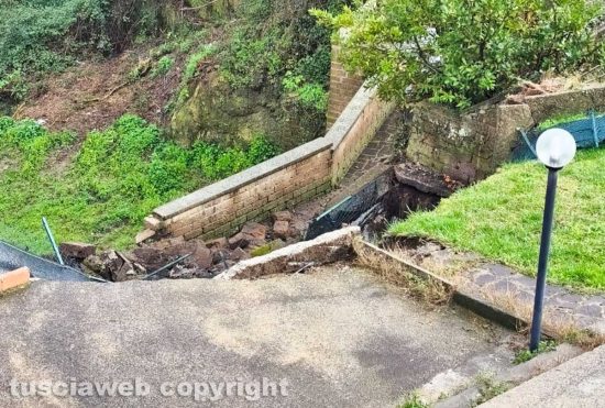 Bassano in Teverina, crolla un muro in via Belvedere