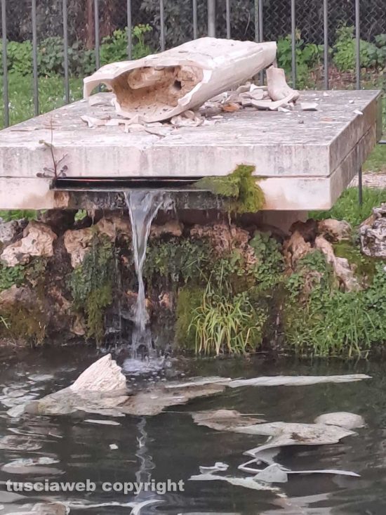 Civita Castellana – Distrutta la Fontana delle acque vergini di Alessio Paternesi