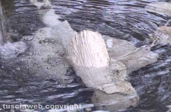 Civita Castellana – Distrutta la Fontana delle acque vergini di Alessio Paternesi