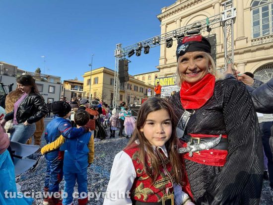 Viterbo - Carnevale - La festa in maschera a piazza del Teatro